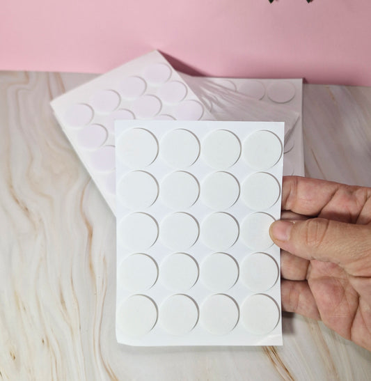 Planilla con 20 pegatinas para pegar pavilos en las velas